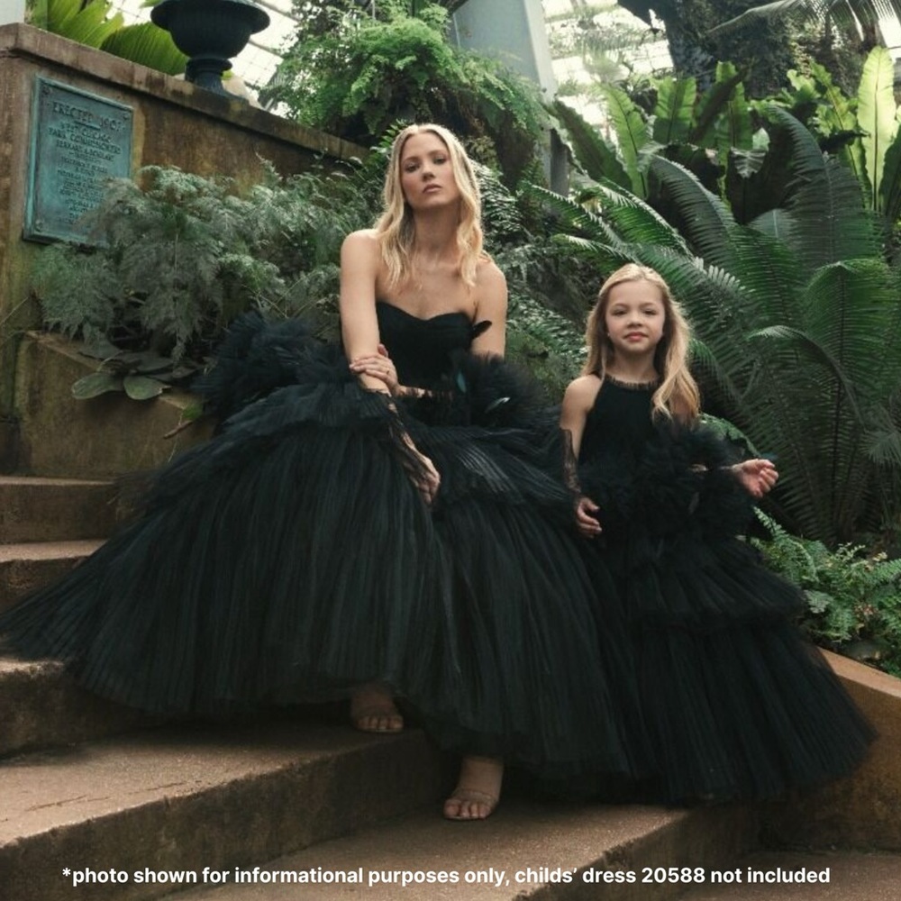 Mac Duggal Black Strapless Sweetheart Tulle Gown w. Feather Detail 20572 Size 4 - Picture 6 of 13